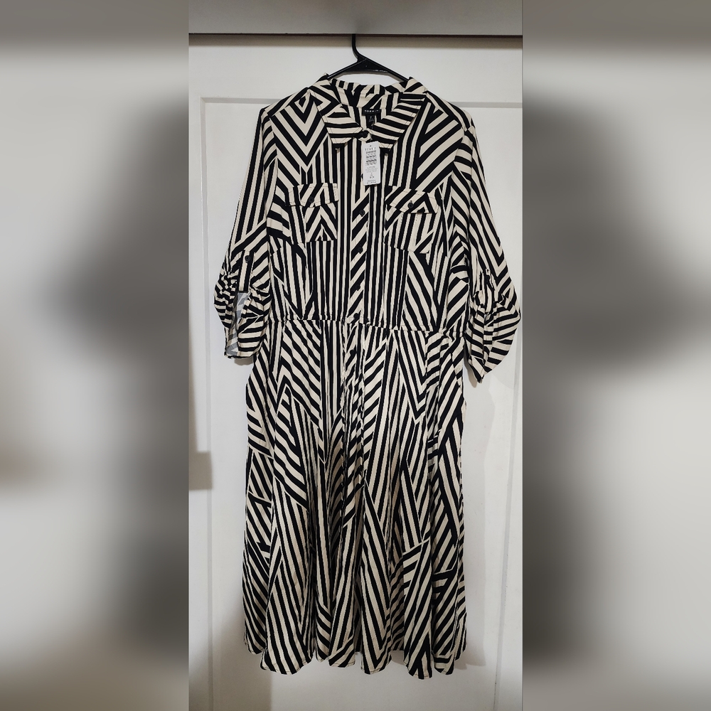 Torrid Black and White 3/4 Sleeve Dress